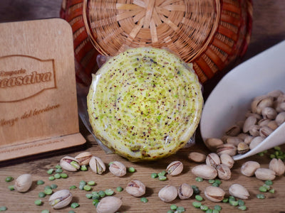 Formaggio di Pecora al Pistacchio – Artigianale Affinato in Olio d’Oliva