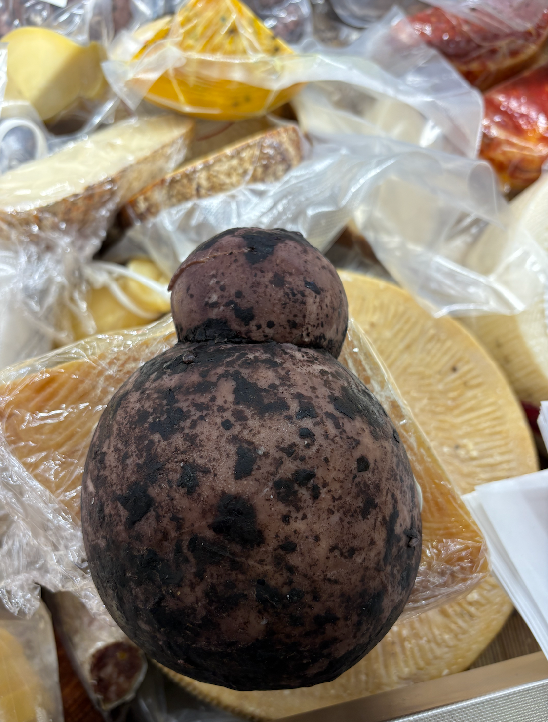 Provola dei Nebrodi alle Vinacce – Formaggio Siciliano Affinato nel Vino